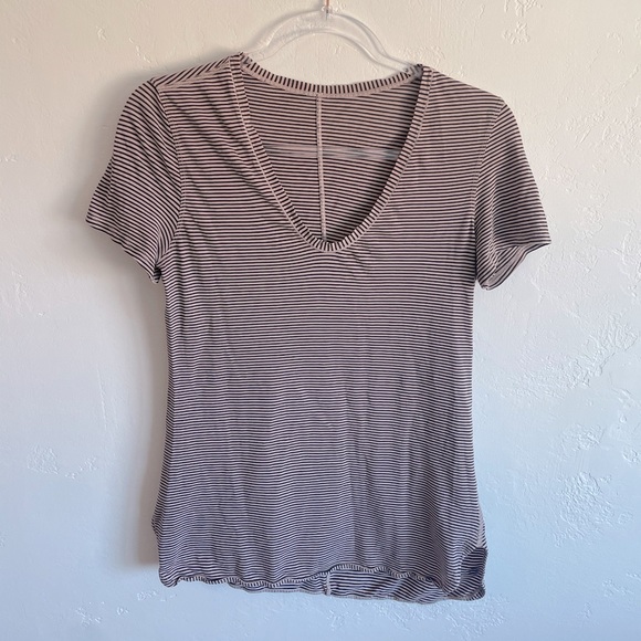 lululemon athletica Tops - Lululemon tee black and pink size 6 excellent condition